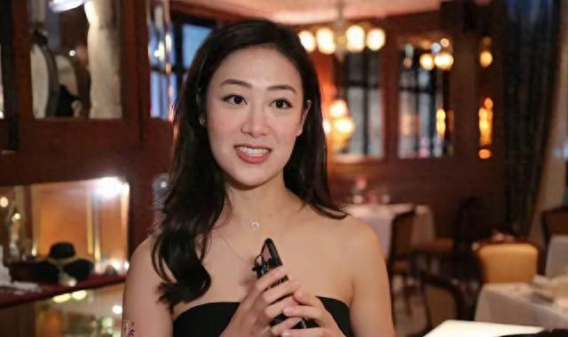 恭喜!TVB前港姐与富二代在国外大婚,因说话中英夹杂惹争议